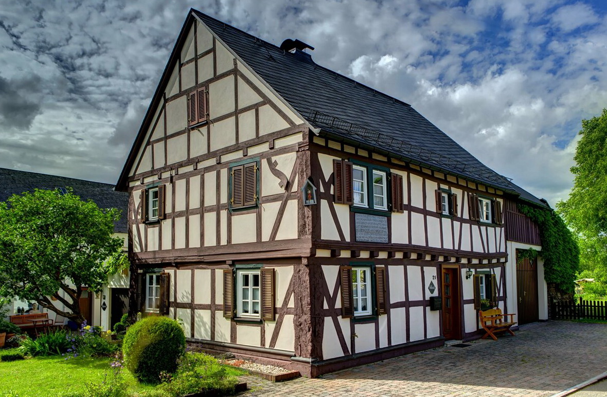 Деревянный дом в немецком стиле 60+ фото